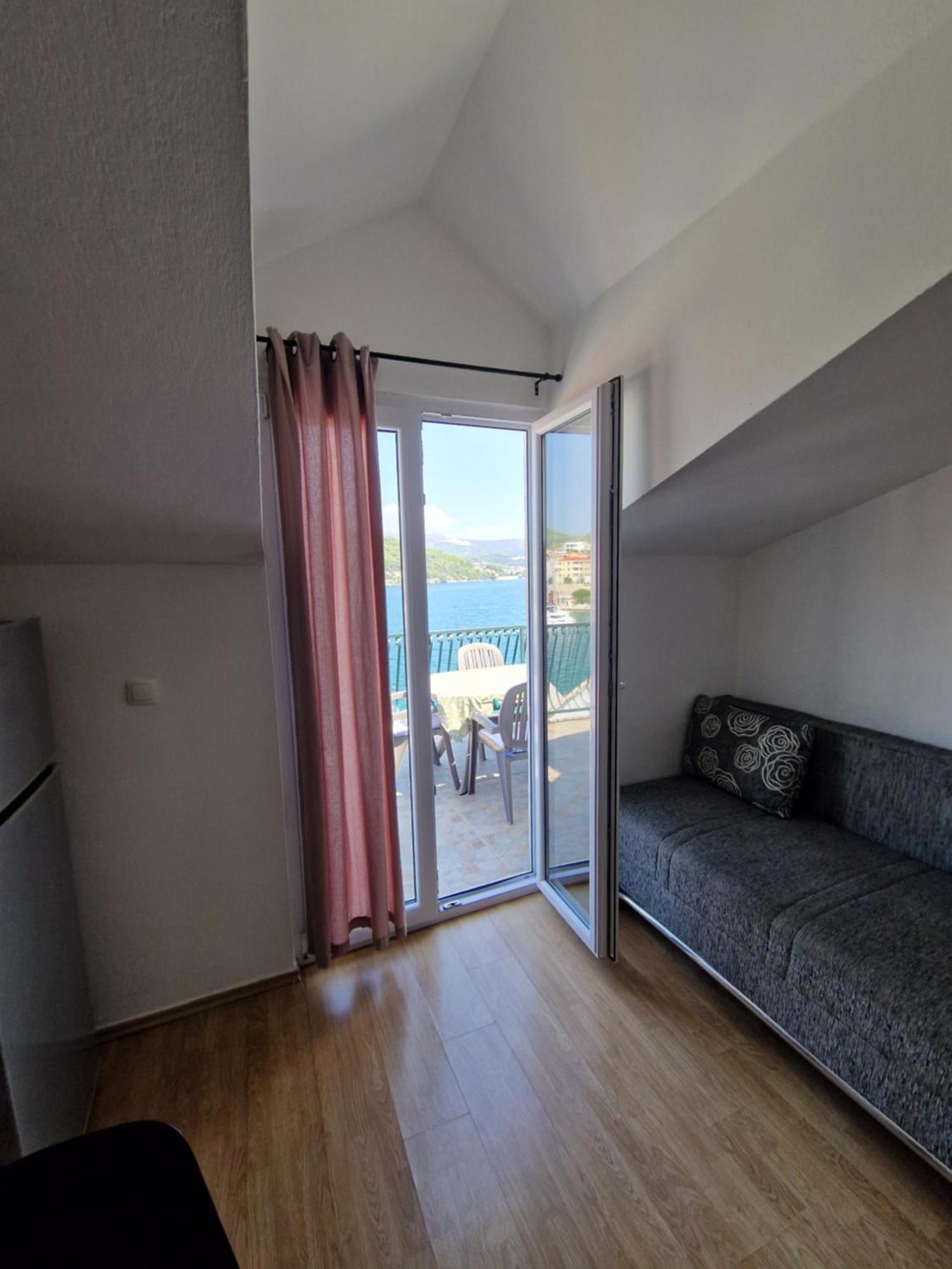 Apartmani "Ivan" Марина Экстерьер фото