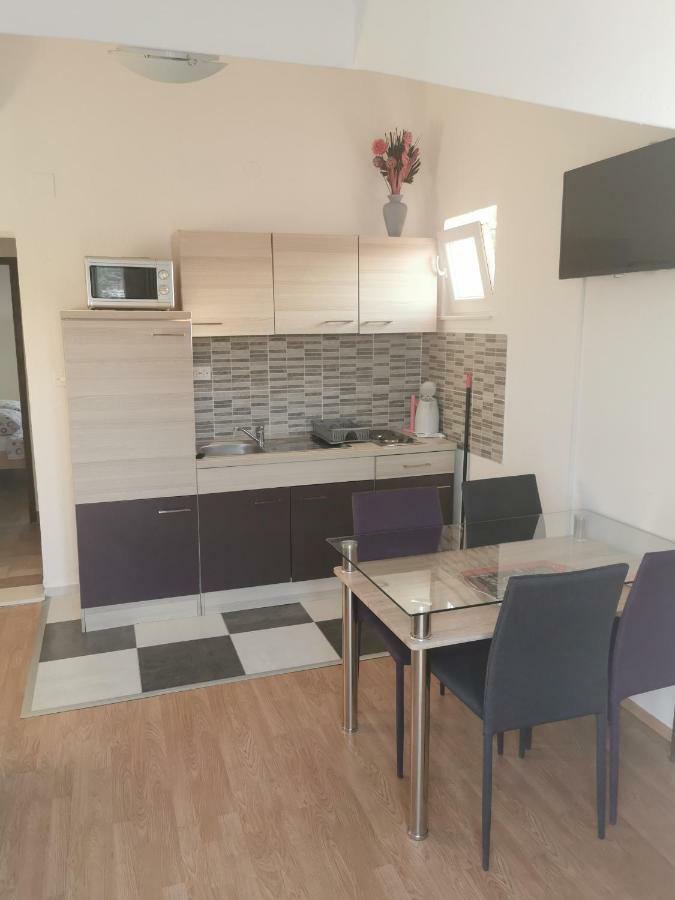 Apartmani "Ivan" Марина Экстерьер фото