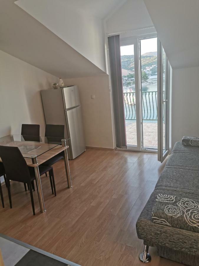 Apartmani "Ivan" Марина Экстерьер фото